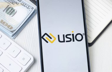 New York, ABD - 21 Haziran 2024: Telefon Ekranında Usio Logosu, Şirket Simgesi.