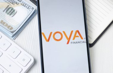 New York, ABD - 21 Haziran 2024: Voya Finansal Logo Telefon Ekranı, Şirket Simgesi.