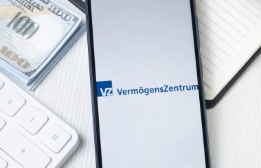 New York, ABD - 21 Haziran 2024: VZ Holding Logosu Telefon Ekranı, Şirket Simgesi.