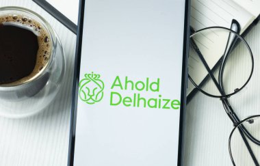 New York, ABD - 21 Haziran 2024: Telefon Ekranında Ahold Delhaize Logosu, Şirket Simgesi.