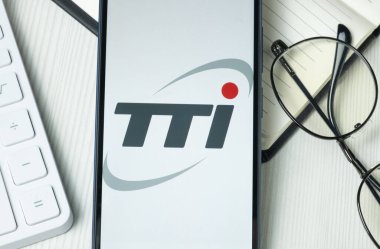 New York, ABD - 21 Haziran 2024: Techtronic Industries Logo on Phone Screen, TTI Company Icon.