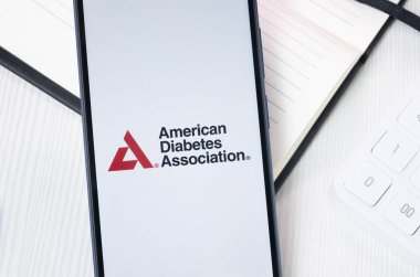 New York, ABD - 30 Haziran 2024: Amerikan Diyabet Derneği Logosu veya Telefon Ekranında Simge.