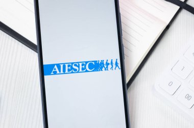 New York, ABD - 30 Haziran 2024: AIESEC Logosu veya Telefon Ekranında Simge.