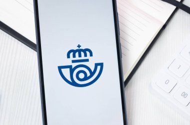 New York, ABD - 30 Haziran 2024: Correos Logo veya Telefon Ekranında Simge.