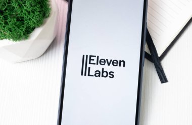 New York, ABD - 21 Haziran 2024: Telefon Ekranı, Uygulama veya Şirket Simgesi Üzerinde 11 Labs Logosu.