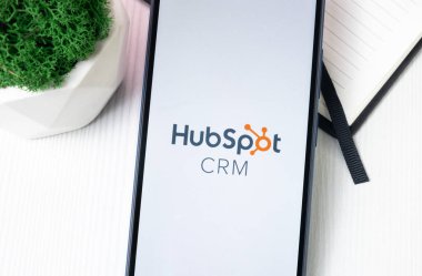 New York, ABD - 21 Haziran 2024: HubSpot CRM Logosu Telefon Ekranı, Uygulama veya Şirket Simgesi.