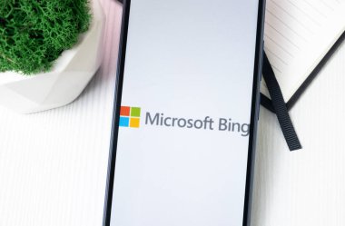New York, ABD - 21 Haziran 2024: Microsoft Bing Logosu Telefon Ekranı, Uygulama veya Şirket Simgesi.
