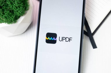 New York, ABD - 21 Haziran 2024: Telefon Ekranı, Uygulama veya Şirket Simgesi Üzerine UPDF Logosu.