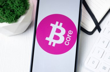 New York, ABD - 1 Ağustos 2024: Bitcore BTX Logosu Telefon Ekranı, Kripto Sikke Simgesi.