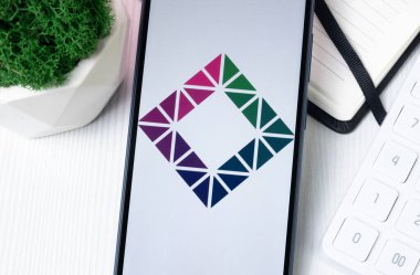 New York, ABD - 1 Ağustos 2024: lamden TAU Logosu Telefon Ekranı, Kripto Sikke Simgesi.