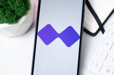 New York, ABD - 1 Ağustos 2024: Mmblecoin MWC Logosu Telefon Ekranı, Kripto Sikke Simgesi.
