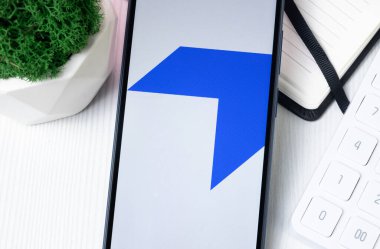 New York, ABD - 1 Ağustos 2024: Telefon ekranındaki Everscale Logosu, Kripto Sikke Simgesi.