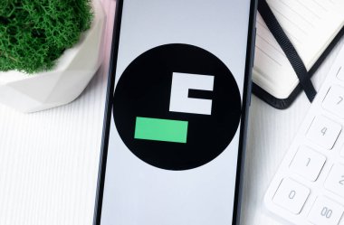 New York, ABD - 1 Ağustos 2024: Birinci Dijital USD FDUSD Logosu Telefon Ekranı, Kripto Sikke Simgesi.