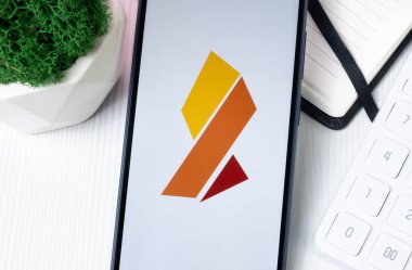 New York, ABD - 1 Ağustos 2024: Telefon Ekranında Ignis Logosu, Kripto Para Simgesi.