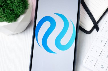 New York, ABD - 1 Ağustos 2024: Enjektif INJ Logosu Telefon Ekranı, Kripto Para Simgesi Simgesi.