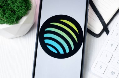 New York, ABD - 1 Ağustos 2024: Jüpiter AG JUP Logosu Telefon Ekranı, Kripto Para Simgesi Simgesi.