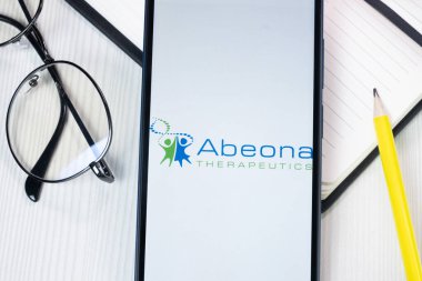 New York, ABD - 1 Ağustos 2024: Abeona Terapi Logosu Telefon Ekranında, Şirket Simgesi Görünümünde.