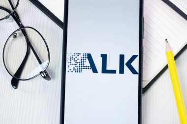 New York, ABD - 1 Ağustos 2024: ALK-Abello Logosu Telefon Ekranında, Şirket Simgesi Görünümünde.