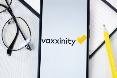 New York, ABD - 1 Ağustos 2024: Telefon Ekranında Vaxxinity Logosu, Ekranda Şirket Simgesi.