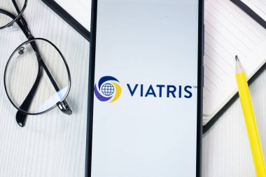 New York, ABD - 1 Ağustos 2024: Viatris Logosu Telefon Ekranında, Şirket Simgesi Ekranda.