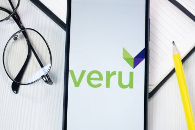 New York, ABD - 1 Ağustos 2024: Veru Logosu Telefon Ekranında, Şirket Simgesi Ekranda.