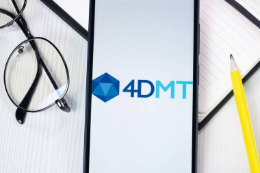 New York, ABD - 1 Ağustos 2024: 4D Moleküler Terapi 4D MT Logo Telefon Ekranı, Şirket Simgesi.