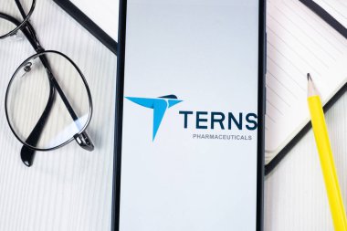 New York, ABD - 1 Ağustos 2024: Terns Eczacılık Logosu Telefon Ekranında, Şirket Simgesi Görünümünde.