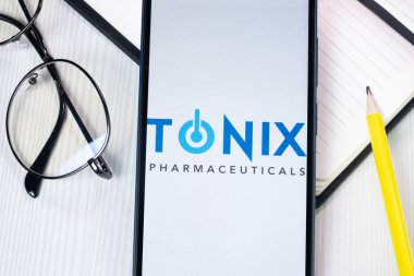 New York, ABD - 1 Ağustos 2024: Tonix İlaç Logosu Telefon Ekranında, Şirket Simgesi Görünümünde.