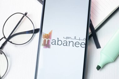 New York, ABD - 1 Ağustos 2024: Mabanee Logosu Telefon Ekranında, Şirket Simgesi Ekranda.