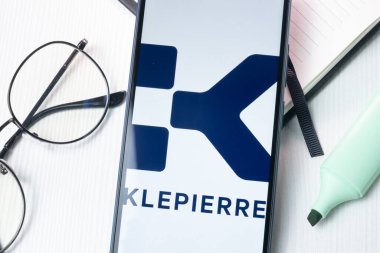 New York, ABD - 1 Ağustos 2024: Klepierre Logosu Telefon Ekranı, Şirket Simgesi Ekranda,