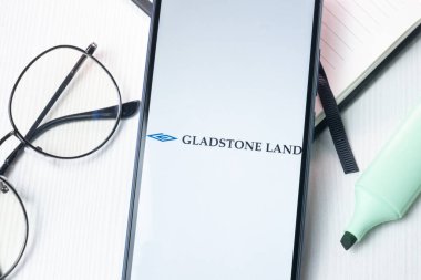 New York, ABD - 1 Ağustos 2024: Gladstone Arazi Logosu Telefon Ekranında, Şirket Simgesi Görünümünde.