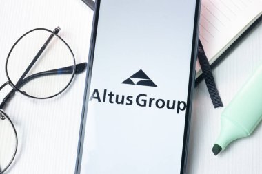 New York, ABD - 1 Ağustos 2024: Telefon Ekranında Altus Grubu Logosu, Görünürde Şirket Simgesi.