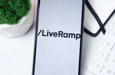 New York, ABD - 1 Ağustos 2024: LiveRamp Logosu Telefon Ekranında, Şirket Simgesi Ekranda.