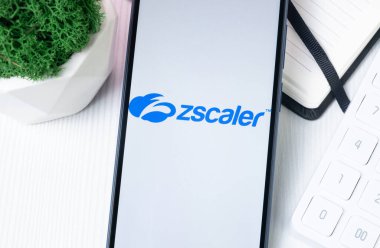 New York, ABD - 1 Ağustos 2024: Telefon Ekranında Zscaler Logosu, Ekranda Şirket Simgesi.