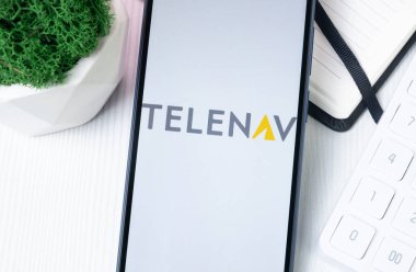 New York, ABD - 1 Ağustos 2024: Telenav Logosu Telefon Ekranında, Şirket Simgesi Ekranda.