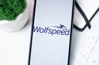 New York, ABD - 1 Ağustos 2024: Telefon Ekranında Wolfspeed Logosu, Ekranda Şirket Simgesi.