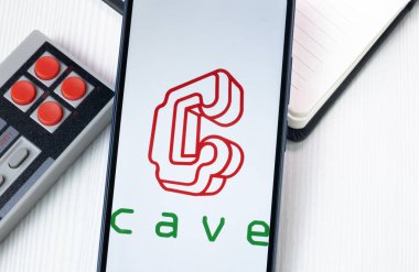New York, ABD - 1 Ağustos 2024: CAVE Telefon Ekranında Etkileşimli Logo, Görünürde Şirket Simgesi.