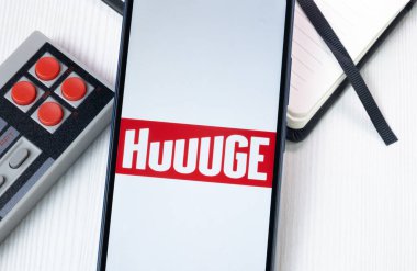 New York, ABD - 1 Ağustos 2024: Huuge Logosu Telefon Ekranında, Şirket Simgesi Ekranda.