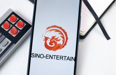 New York, ABD - 1 Ağustos 2024: Sino-Entertainment Logosu Telefon Ekranında, Şirket Simgesi Ekranda.