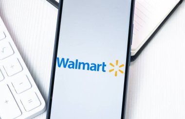 New York, ABD - 1 Ağustos 2024: Walmart Logosu Telefon Ekranında, Şirket Simgesi Ekranda.