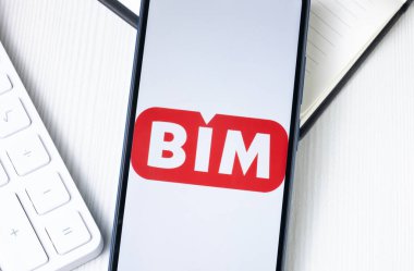 New York, ABD - 1 Ağustos 2024: BIM Birlesik Dergisi Logosu Telefon Ekranında, Şirket Simgesi Görünümünde.