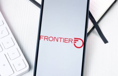 New York, ABD - 1 Ağustos 2024: Telefon Ekranında Sınır Haberleşme Logosu, Görünümdeki Şirket Simgesi.