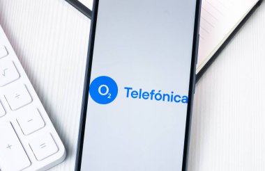 New York, ABD - 1 Ağustos 2024: Telefon Logosu Ekranda, Şirket Simgesi Ekranda.