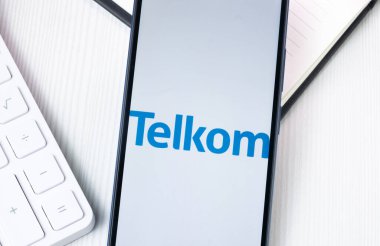 New York, ABD - 1 Ağustos 2024: Telkom Logosu Telefon Ekranında, Şirket Simgesi Ekranda.