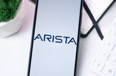 New York, ABD - 10 Ağustos 2024: Arista Networks Logosu Telefon Ekranı, Şirket Simgesi Ekranda.