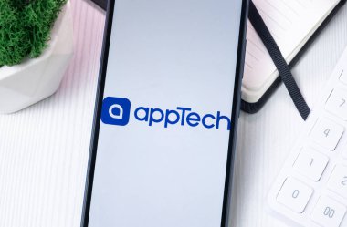 New York, ABD - 10 Ağustos 2024: Telefon ekranında AppTech Ödemeleri Logosu, Ekranda Şirket Simgesi.