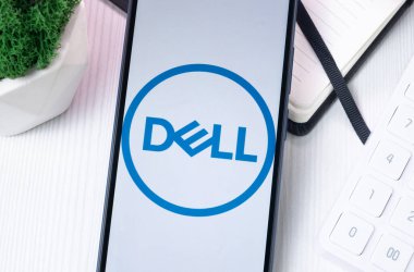 New York, ABD - 10 Ağustos 2024: Dell Logosu Telefon Ekranında, Şirket Simgesi Ekranda.