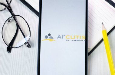 New York, ABD - 1 Ağustos 2024: Arcutis Biyoterapötik Logosu Telefon Ekranında, Şirket Simgesi Görünümünde.