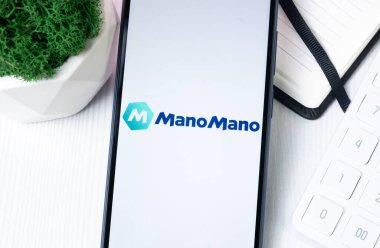 New York, ABD - 1 Ağustos 2024: Mano Mano Logosu Telefon Ekranı, Şirket Simgesi Ekranda.