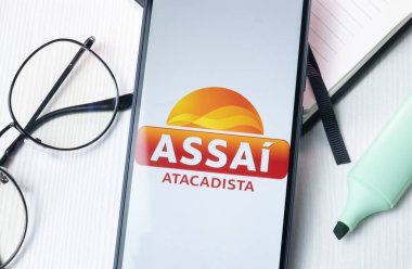 New York, ABD - 1 Ağustos 2024: Assai Atacadista Logosu Telefon Ekranında, Şirket Simgesi Görünümünde.